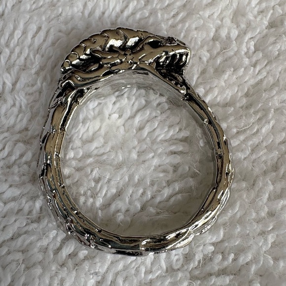 Unique Silver Tone Snake Ouroboros Ring Size 10 Unisex - Picture 6 of 9